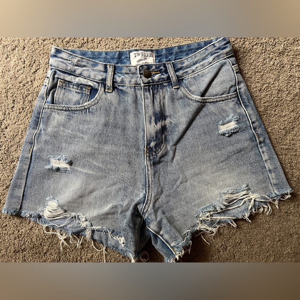 Vici High Rise Distressed Cutoff Jean Short…Size Small